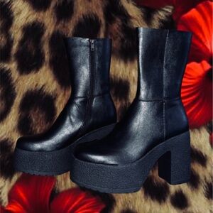 LAMODA Black vegan leather platform ankle boots